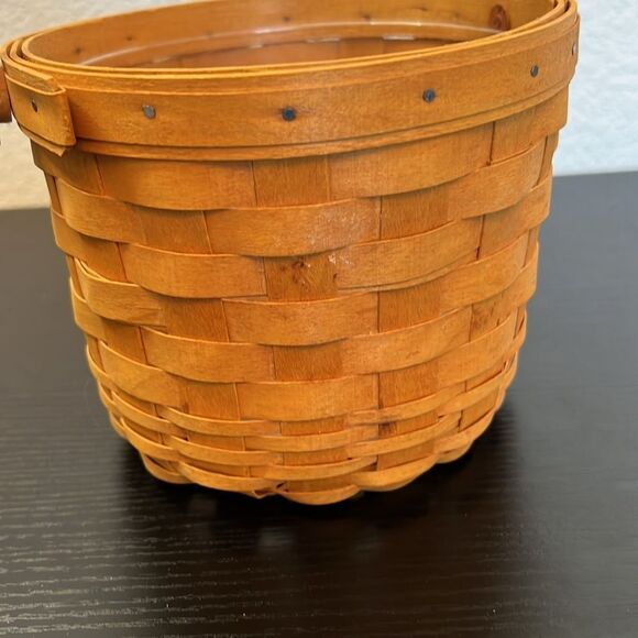 Cute LONGABERGER Baskett Handwoven in Dresden Ohio USA Signed SWZ 2000 - Picture 3 of 4